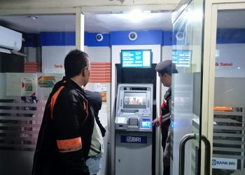 Pelihara Kamtibmas Anggota Polsek Lembursitu Sambangi Mesin ATM BRI