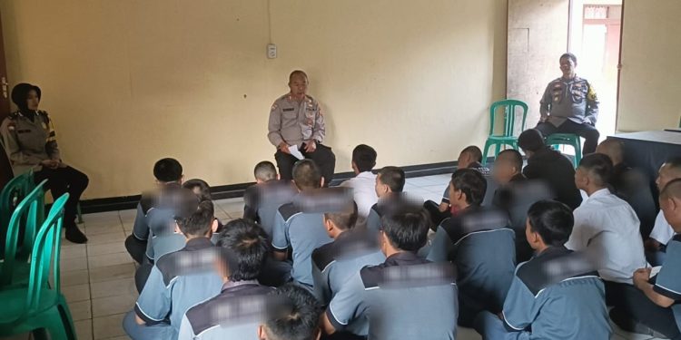 Diduga Hendak Melakukan Tawuran, Puluhan Oknum Pelajar SMK di Cibadak Sukabumi di Amankan Polisi