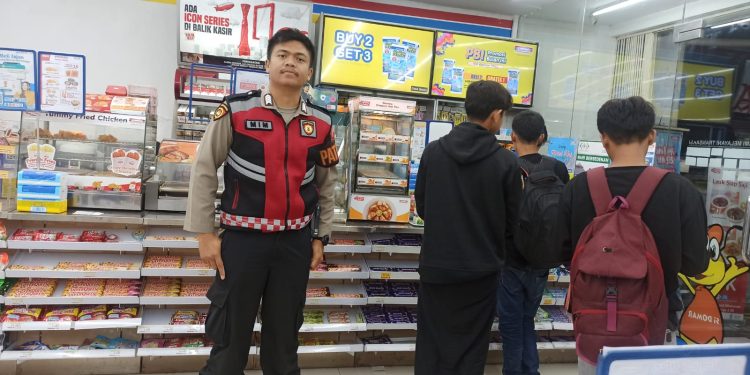 Patroli Sambang Karyawan Alfamart dan Indomaret Beri Himbauan Kamtibmas