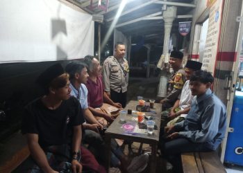 Bhabinkamtibmas Blusukan Malam Untuk Mengunjungi Salah Satu Warganya