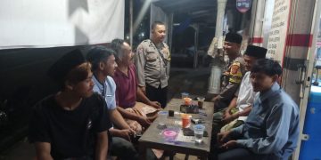 Bhabinkamtibmas Blusukan Malam Untuk Mengunjungi Salah Satu Warganya