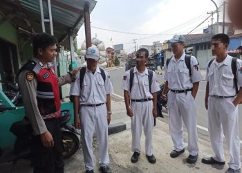 Patroli Siang, Unit Samapta Polsek Lembursitu Antisipasi Tawuran Pelajar Saat Bubaran Sekolah