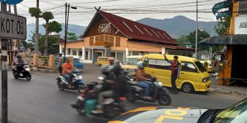 Wujudkan Pelayanan Prima, Polisi Polsek Lembursitu Turlalin Pagi dan Sore