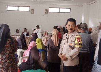 Selalu Hadir di Tengah Masyarakat Bhabinkamtibmas Pengamanan dan Monitoring Penyaluran Beras