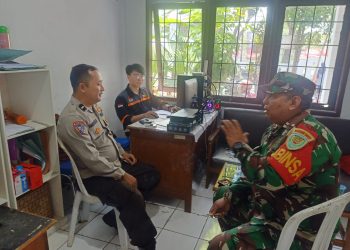TNI POLRI Sambang Warga Dengan Humanis Sampaikan Pesan Kamtibmas Kepada Warganya