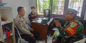 TNI POLRI Sambang Warga Dengan Humanis Sampaikan Pesan Kamtibmas Kepada Warganya