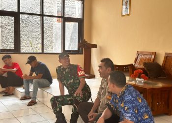 Sinergitas TNI-POLRI, Babinsa Dan Bhabinkamtibmas Melaksanakan Giat Sambang Berkoordinasi Dengan Staf Kelurahan Cipanengah