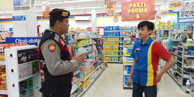 Polsek Lembursitu Himbau Karyawan Mini Market untuk Jaga Kamtibmas di Wilayah Kecamatan Lembursitu