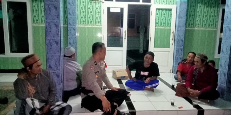 Sambang Malam Hari Sebagai Upaya Bhabinkamtibmas Jaga Kamtibmas