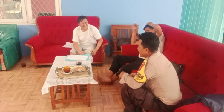 Silaturahmi Kamtibmas Bhabinkamtibmas Polsek Lembursitu Sambangi warganya