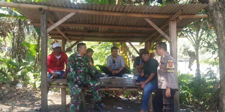 Perkuat Sinergitas TNI-Polri, Bhabinkamtibmas Bersama Babinsa Sambangi Warga Binaan