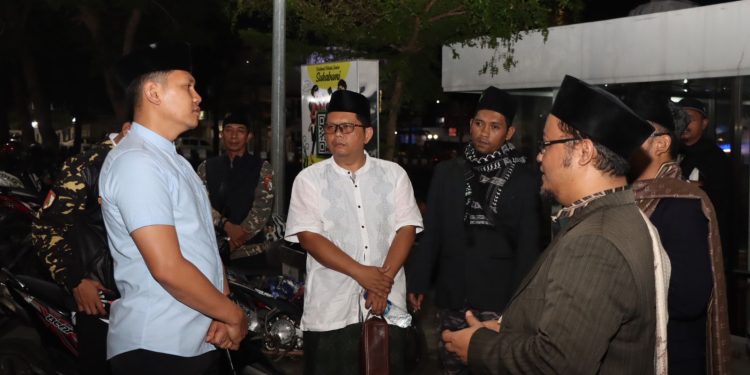 Beri Pelayanan Prima, Polres Sukabumi Kota Kawal Ratusan Santri dan Kader ke Tasikmalaya