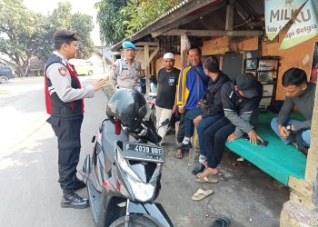 Sambangi Ojeg Pangkalan, Unit Patroli Polsek Lembursitu Beri Himbauan Kamtibmas