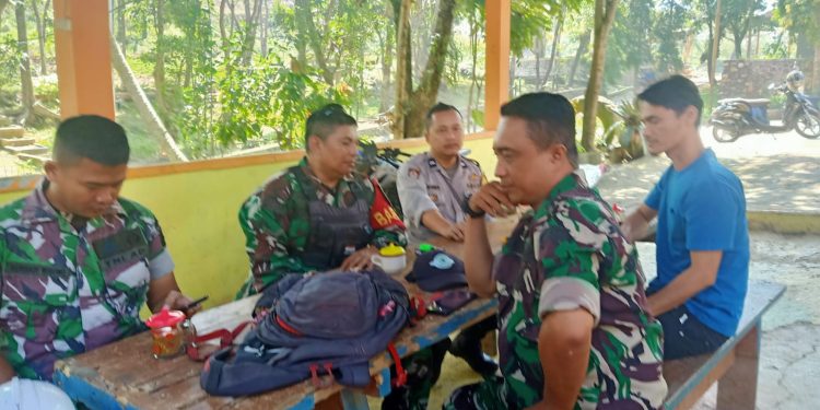 Sinergitas TNI POLRI Dekati Warga Babinkamtibmas dan Babinsa Sambangi Warga dan Berikan Himbauan Kamtibmas