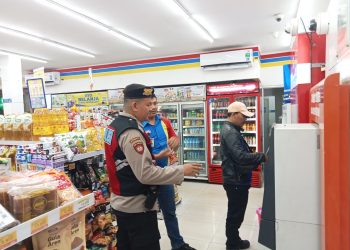 Anggota Giat Patroli pantau dan cek mesin ATM di malam hari