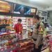 Sambangi Karyawan Indomaret, Bhabinkamtibmas Aipda Hanhan Mengimbau Terkait Gangguan Kenyamanan