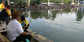 Bupati Sukabumi Bersama Ratusan Warga Ikuti Mancing Bareng Sadulur Hari Bakti PU ke-78 di Situ Cijeruk