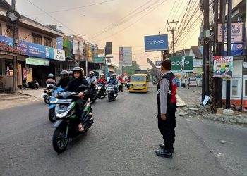 Berikan Pelayanan Prima Dengan Melaksanakan Pengaturan Di Pagi Hari di Wilayah Hukum Polsek Lembursitu