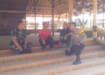 Bentuk Sinergitas TNI Polri, Polsek Lembursitu Giat Sambang dan Silaturahmi dengan Warga Sindangsari
