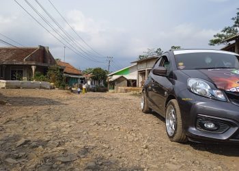 Jalan Penghubung Desa Kertajaya-Cihaur Rusak Abadi, Warga Pelintas Dambakan Jalan Ngageuleser