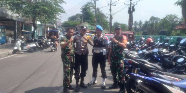 Sinergitas TNI Polri Babinkamtibmas Polsek Lembursitu dan Babinsa Selalu Menjaga Kamtibmas