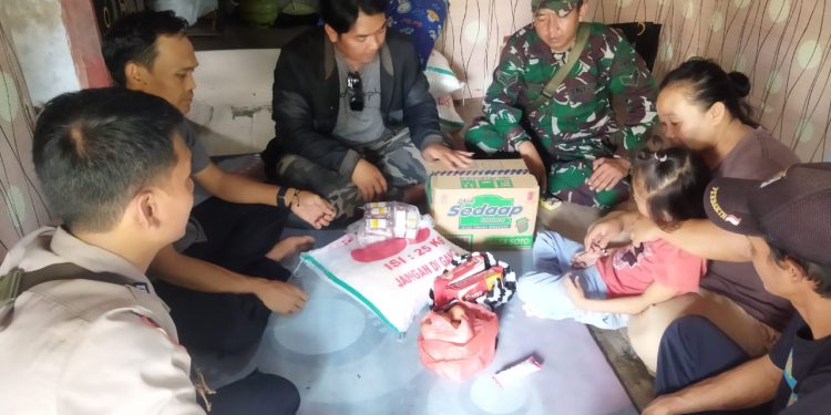 Kodim 0622/ Kabupaten Sukabumi Berikan Bantuan Sembako Pada Putri