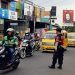 Wujud Pelayanan Guna Kelancaran Lalu Lintas Anggota Polsek Lembursitu Laksanakan Pengaturan Lalu Lintas di Pagi Hari