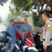 Antisipasi Bubaran Anak Sekolah, Anggota Bhabinkamtibmas Polsek Lembursitu Lakukan Sambang dan Patroli