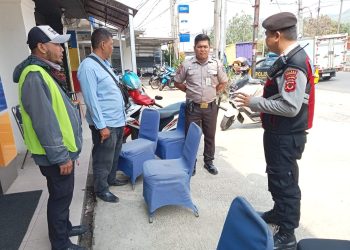 Sambang ke Obyek Vital, Unit Samapta Polsek Lembursitu Patroli Dialogis dengan Satpam Bank