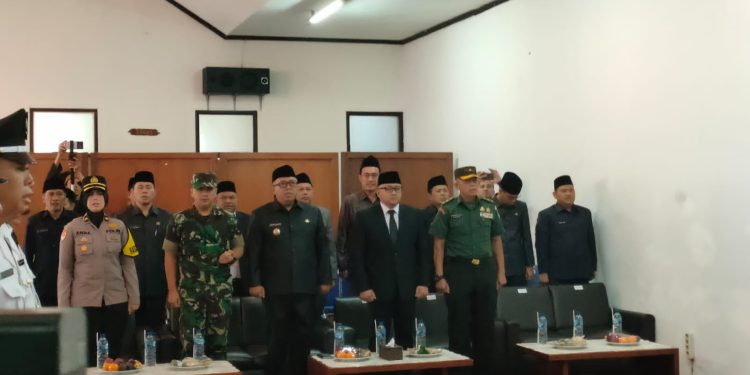 Dandim 0607/Kota Sukabumi Hadiri Pengambilan Sumpah dan Pelantikan Kepala Desa Hasil Pemilihan Kepala Desa Serentak Siklus II Gelombang II Tahun 2023
