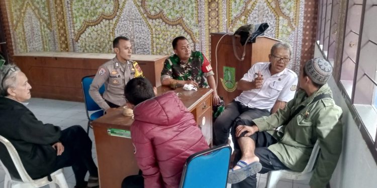 Jaga sinergitas TNI POLRI Dengan Staf Kelurahan Sindangsari