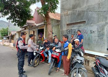 Sambangi Pangkalan Ojek, Patroli Samapta Berikan Himbauan Kamtibmas