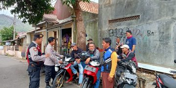 Sambangi Pangkalan Ojek, Patroli Samapta Berikan Himbauan Kamtibmas