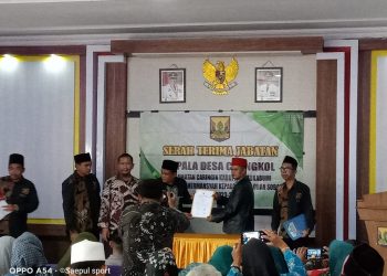 Usai Dilantik, Pemdes Cijengkol Sertijab Oban Sobandi Sebagai Kades Periode 2023-2029