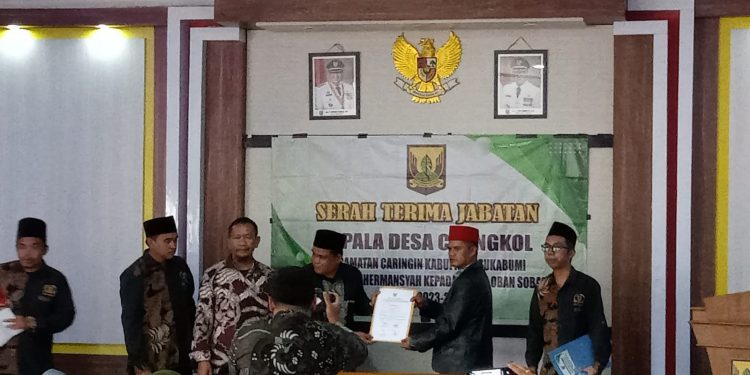 Usai Dilantik, Pemdes Cijengkol Sertijab Oban Sobandi Sebagai Kades Periode 2023-2029