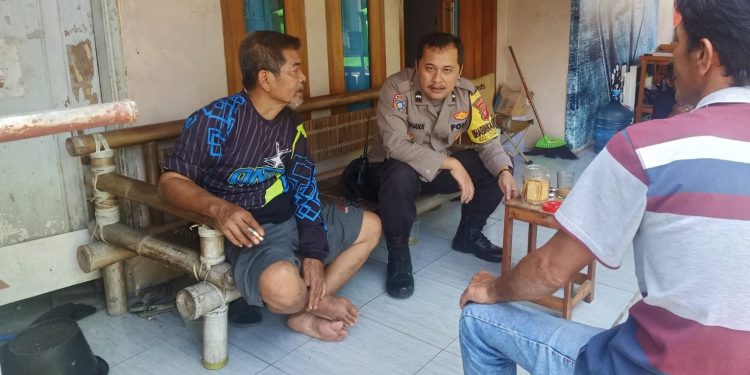 Selalu Aktif Jaga Silaturahmi, Bhabinkamtibmas Sambangi Warga Binaan