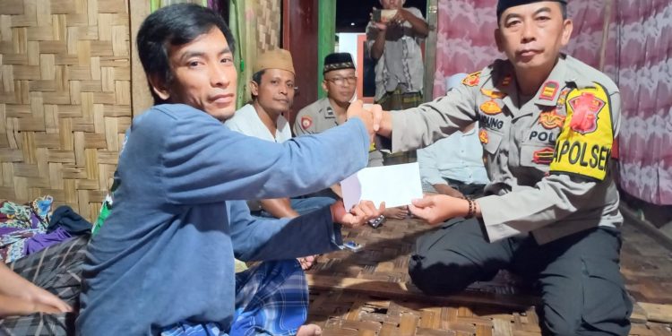 Seorang anak difabel Idap Penyakit Tumor, Kapolres Sukabumi Salurkan Bantuan