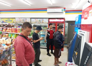 Pelihara Kamtibmas Anggota Polsek Lembursitu Sambangi Mesin ATM