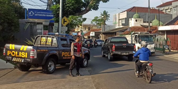 Gatur Pagi Bentuk Pelayanan anggota Polsek Lembursitu Kepada Masyarakat
