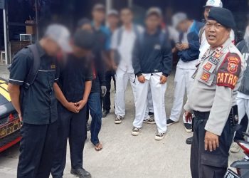 Antisipasi Bubaran Anak Sekolah, Bhabinkamtibmas Polsek Lembursitu Lakukan Sambang dan Patroli