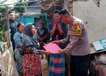 Pasca Ledakan Tabung LPG di Kampung Sukasirna Sukabumi, Kapolsek Parungkuda Sambangi Korban