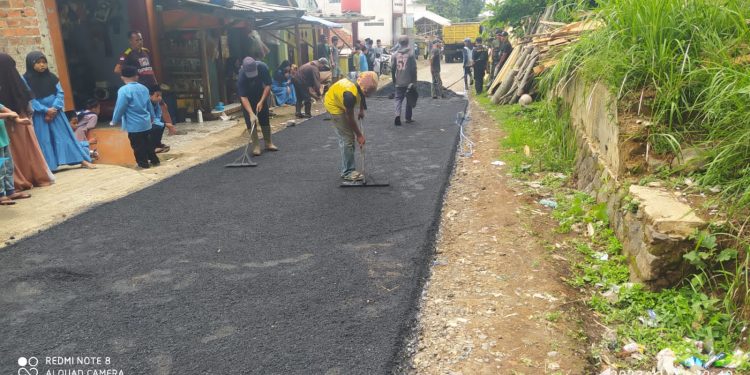 Dibawah Kepemimpinan Mohamad Rifai Pemdes Cikembang Terus Menggenjot Pembangunan Infrastuktur Peningkatan Jalan Desa