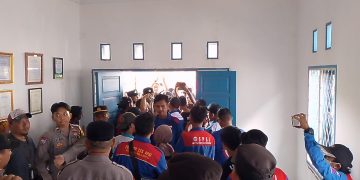Aksi Demo Buruh Memanas di Kantor Dishub Kab. Sukabumi