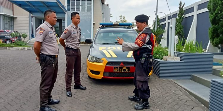 PS Kanit Samapta Polsek Lembursitu Patroli Dialogis Dengan Petugas Satpam, Sambangi Perusahaan PT SCM Sampaikan Himbauan Kamtibmas