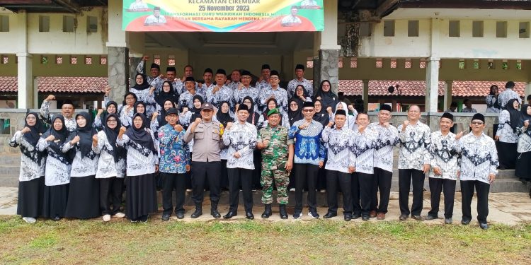Ratusan Guru Ikuti Upacara HGN, Ini Kata Kepsek SMAN 1 Cikembar