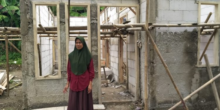 Senyum Ai Solihat Warga Kampung Delepeng Saat Rumahnya Di Bangun Dinas Perkim