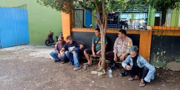 Temui Juru parkir, Bhabinkamtibmas Polsek Lembursitu  berikan Pesan Kamtibmas