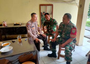 Perkuat Sinergitas TNI-Polri, Bhabinkamtibmas Bersama Babinsa Sambangi Warga Binaan