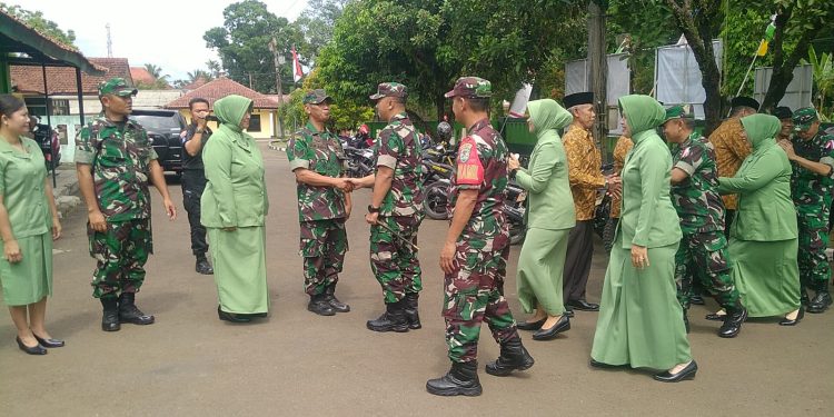 Kunjungan Kerja Dandim 0607/Kota Sukabumi beserta Ibu Ketua Persit Kartika Candra Kirana Cabang XVII Dim 0607/Kota Sukabumi Ke Koramil 0607-08/Cikembar