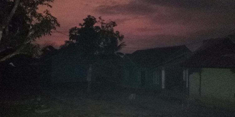 Mati Lampu Setiap Saat, Warga Di Kecamatan Warungkiara Sebut Pelayanan PLN Sangat Buruk